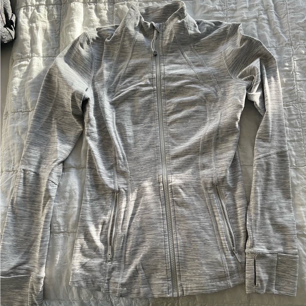 Lululemon Define running jacket, size 6, white/light gray marled